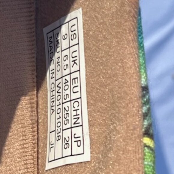 UIN Cotton/Canvas flats, Gorgeous blue with Dolphin pattern, Size 9, Toledo - Picture 4 of 7